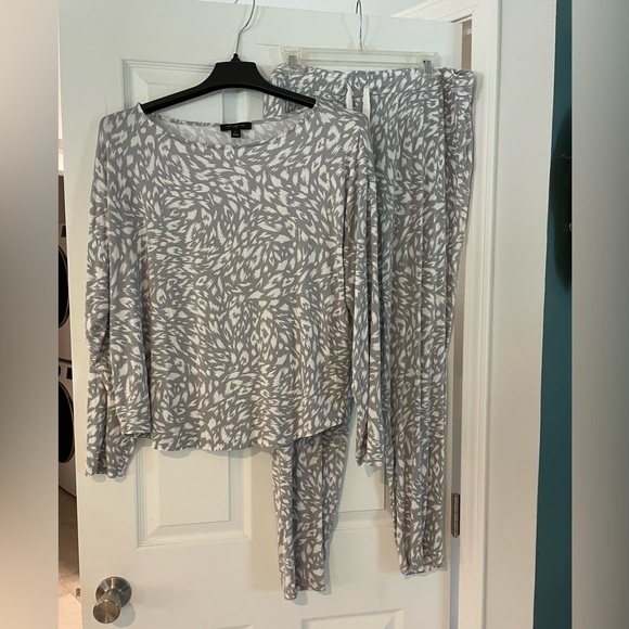 ANN TAYLOR SLEEP Pajama Set in grey - Picture 2 of 5